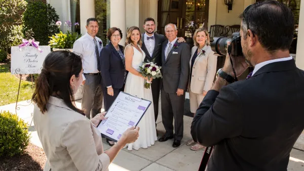 Group Wedding Photos: A Shot List That Doesn’t Take Forever